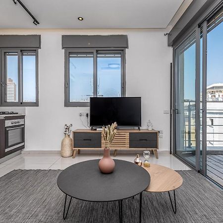 Superb 1,5 Bdr W Balcony Close To The Beach เทลอาวีฟ ภายนอก รูปภาพ