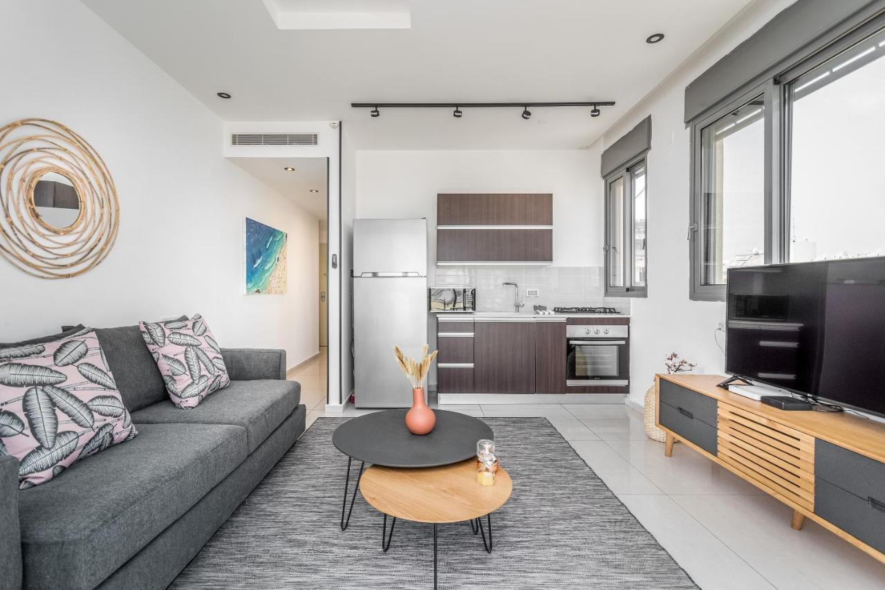 Superb 1,5 Bdr W Balcony Close To The Beach เทลอาวีฟ ภายนอก รูปภาพ